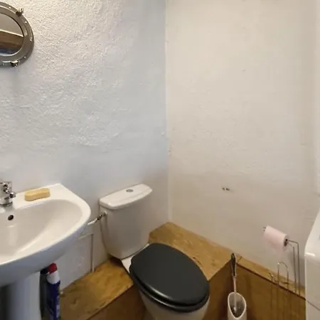 1 Bedroom Gorgeous In Holiday home *